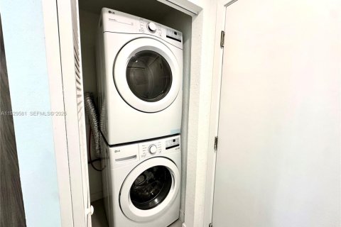 Villa ou maison à louer à Florida City, Floride: 5 chambres, 176.7 m2 № 2038174 - photo 12