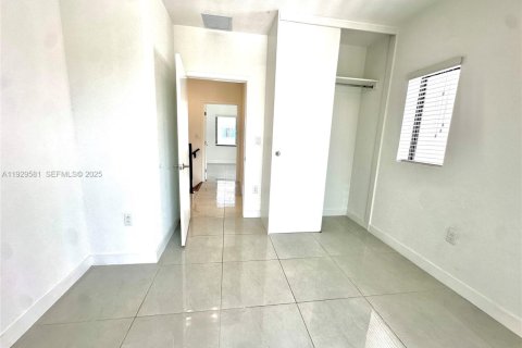 Villa ou maison à louer à Florida City, Floride: 5 chambres, 176.7 m2 № 2038174 - photo 24