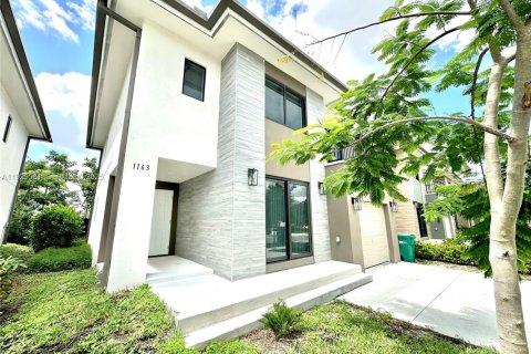 Villa ou maison à louer à Florida City, Floride: 5 chambres, 176.7 m2 № 2038174 - photo 3