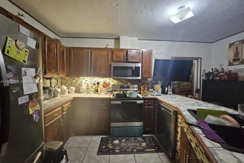 House in Opa-locka, Florida 2 bedrooms, 230.49 sq.m. № 1836380 - photo 3