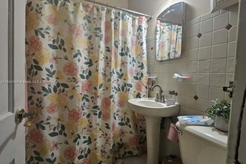 House in Opa-locka, Florida 2 bedrooms, 230.49 sq.m. № 1836380 - photo 8