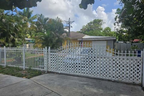 House in Opa-locka, Florida 2 bedrooms, 230.49 sq.m. № 1836380 - photo 22