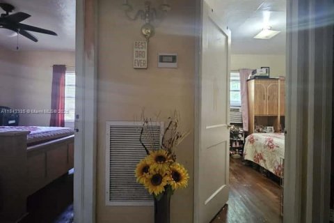 House in Opa-locka, Florida 2 bedrooms, 230.49 sq.m. № 1836380 - photo 11