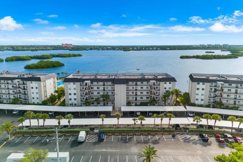 Copropriété à vendre à Sarasota, Floride: 1 chambre, 78.6 m2 № 2410338 - photo 2
