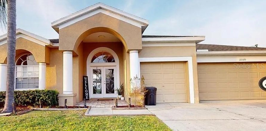House in Land O' Lakes, Florida 4 bedrooms, 223.62 sq.m. № 1865860