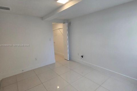 Снять в аренду квартиру в Майами-Бич, Флорида 1 спальня, № 2249851 - фото 18