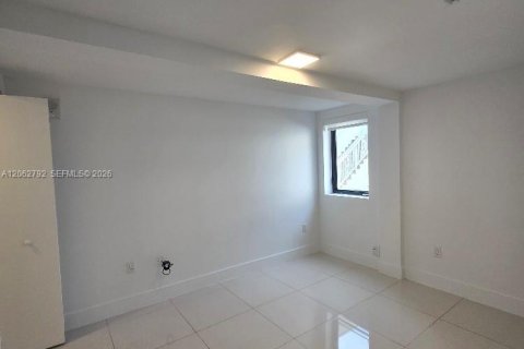 Снять в аренду квартиру в Майами-Бич, Флорида 1 спальня, № 2249851 - фото 17