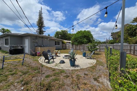 Commercial property in North Miami Beach, Florida 153.85 sq.m. № 1889111 - photo 15