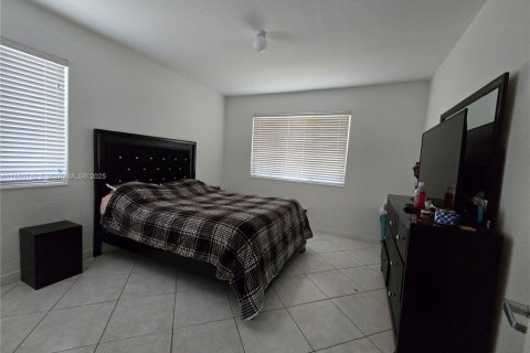 Commercial property in North Miami Beach, Florida 153.85 sq.m. № 1889111 - photo 28