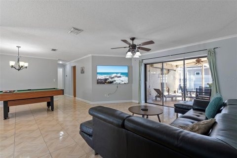 House in Tampa, Florida 3 bedrooms, 164.9 sq.m. № 1589980 - photo 3