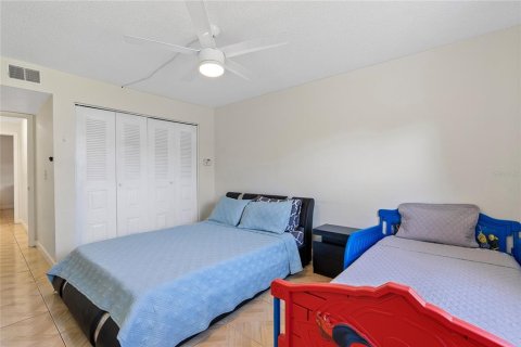 House in Tampa, Florida 3 bedrooms, 164.9 sq.m. № 1589980 - photo 17