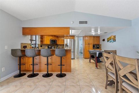 House in Tampa, Florida 3 bedrooms, 164.9 sq.m. № 1589980 - photo 14