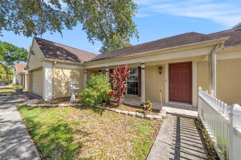 House in Tampa, Florida 3 bedrooms, 152.64 sq.m. № 1690003 - photo 2