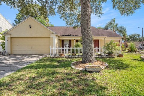 House in Tampa, Florida 3 bedrooms, 152.64 sq.m. № 1690003 - photo 1