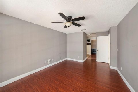 House in Tampa, Florida 3 bedrooms, 152.64 sq.m. № 1690003 - photo 12
