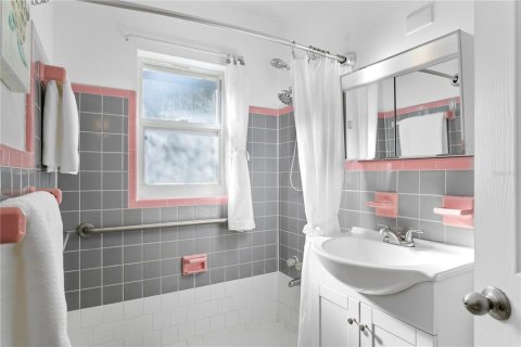 Immobilier commercial à vendre à Gulfport, Floride: 4 chambres, 190.82 m2 № 1566342 - photo 18
