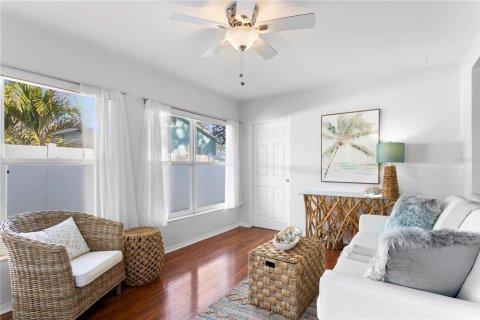 Immobilier commercial à vendre à Gulfport, Floride: 4 chambres, 190.82 m2 № 1566342 - photo 12