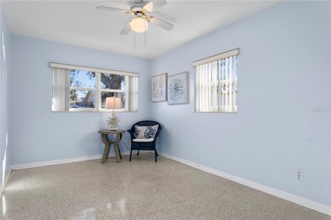 Immobilier commercial à vendre à Gulfport, Floride: 4 chambres, 190.82 m2 № 1566342 - photo 19