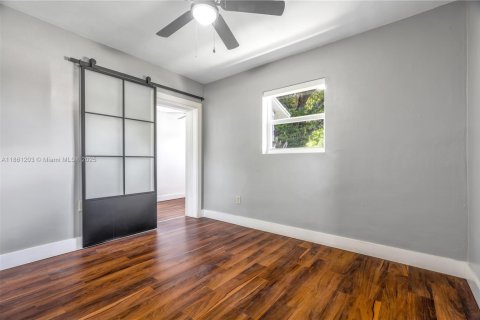 House in Miami Gardens, Florida 4 bedrooms, 155.33 sq.m. № 1961031 - photo 14