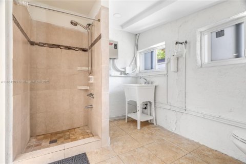 House in Miami Gardens, Florida 4 bedrooms, 155.33 sq.m. № 1961031 - photo 28