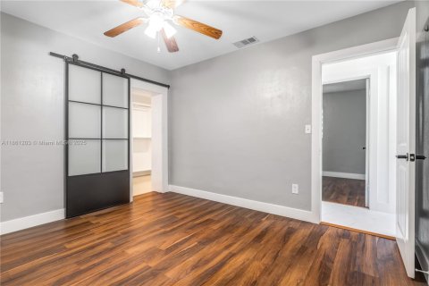 House in Miami Gardens, Florida 4 bedrooms, 155.33 sq.m. № 1961031 - photo 21