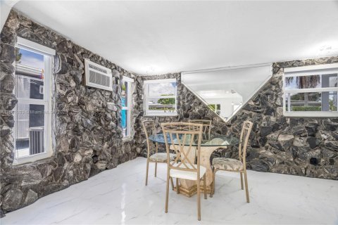 House in Miami Gardens, Florida 4 bedrooms, 155.33 sq.m. № 1961031 - photo 11