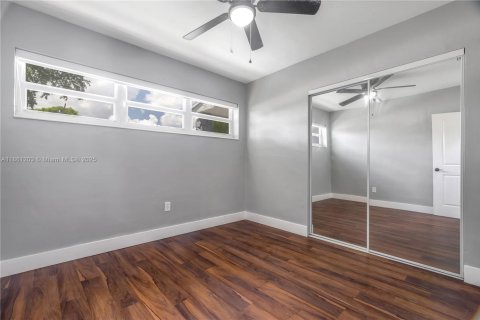 House in Miami Gardens, Florida 4 bedrooms, 155.33 sq.m. № 1961031 - photo 13