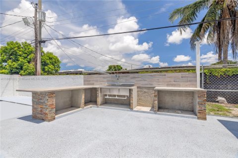 House in Miami Gardens, Florida 4 bedrooms, 155.33 sq.m. № 1961031 - photo 10