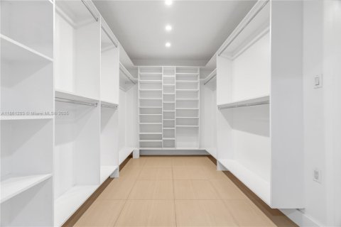 House in Miami Gardens, Florida 4 bedrooms, 155.33 sq.m. № 1961031 - photo 22