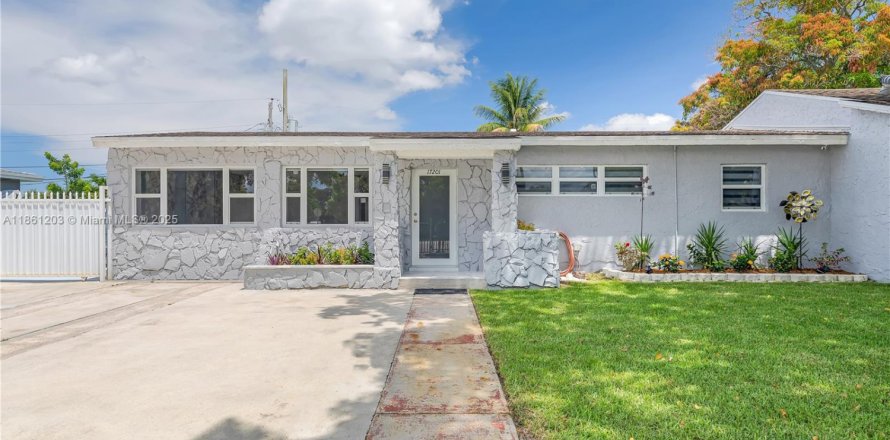 House in Miami Gardens, Florida 4 bedrooms, 155.33 sq.m. № 1961031