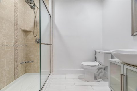 House in Miami Gardens, Florida 4 bedrooms, 155.33 sq.m. № 1961031 - photo 25