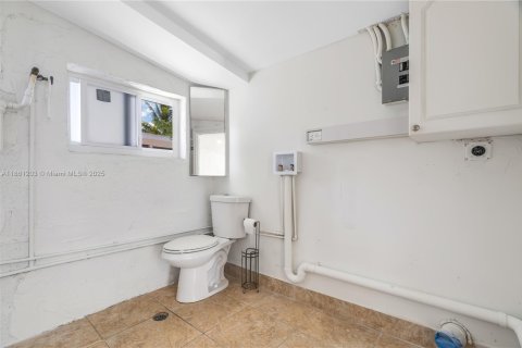 House in Miami Gardens, Florida 4 bedrooms, 155.33 sq.m. № 1961031 - photo 27