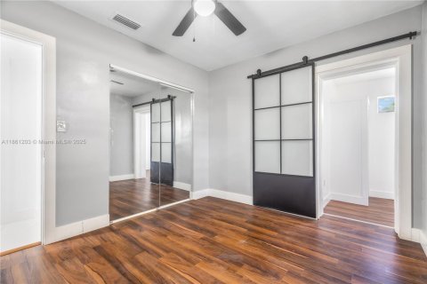 House in Miami Gardens, Florida 4 bedrooms, 155.33 sq.m. № 1961031 - photo 15