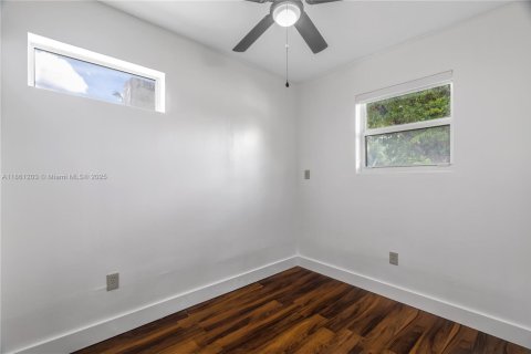 House in Miami Gardens, Florida 4 bedrooms, 155.33 sq.m. № 1961031 - photo 18