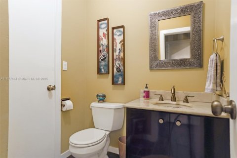 House in Palmetto Bay, Florida 4 bedrooms, 291.06 sq.m. № 1922791 - photo 28