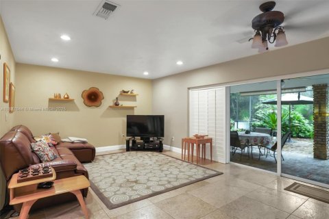House in Palmetto Bay, Florida 4 bedrooms, 291.06 sq.m. № 1922791 - photo 15