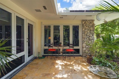 House in Palmetto Bay, Florida 4 bedrooms, 291.06 sq.m. № 1922791 - photo 6
