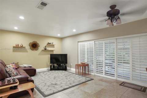 House in Palmetto Bay, Florida 4 bedrooms, 291.06 sq.m. № 1922791 - photo 16