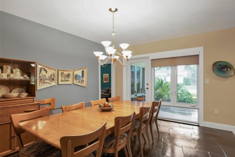 House in Palmetto Bay, Florida 4 bedrooms, 291.06 sq.m. № 1922791 - photo 13