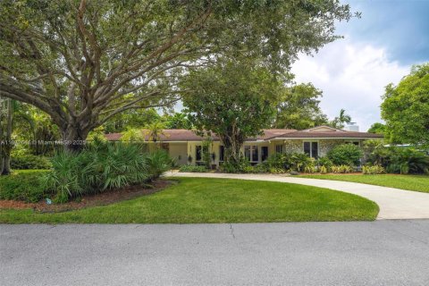 House in Palmetto Bay, Florida 4 bedrooms, 291.06 sq.m. № 1922791 - photo 1