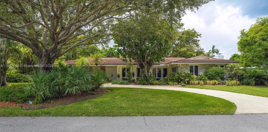 House in Palmetto Bay, Florida 4 bedrooms, 291.06 sq.m. № 1922791