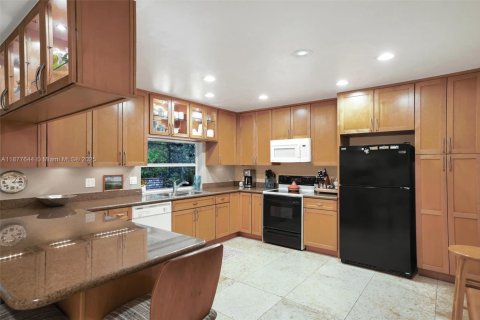 House in Palmetto Bay, Florida 4 bedrooms, 291.06 sq.m. № 1922791 - photo 20