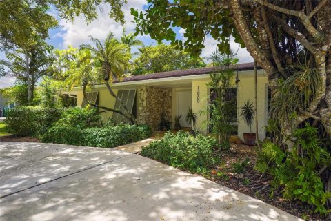 House in Palmetto Bay, Florida 4 bedrooms, 291.06 sq.m. № 1922791 - photo 2