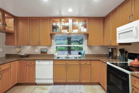 House in Palmetto Bay, Florida 4 bedrooms, 291.06 sq.m. № 1922791 - photo 22