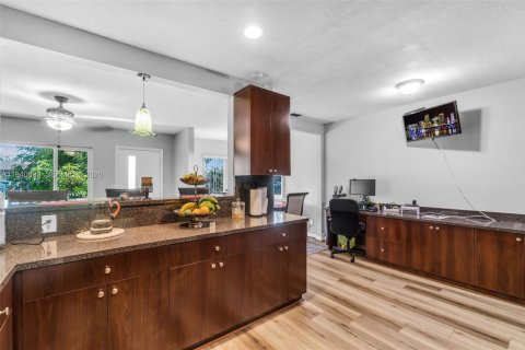 Casa en venta en Opa-locka, Florida, 3 dormitorios, 100.33 m2 № 1998233 - foto 9