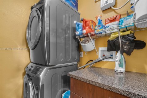 Casa en venta en Opa-locka, Florida, 3 dormitorios, 100.33 m2 № 1998233 - foto 25