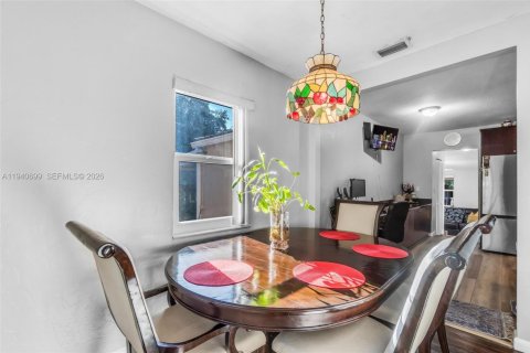 Casa en venta en Opa-locka, Florida, 3 dormitorios, 100.33 m2 № 1998233 - foto 5