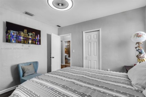 Casa en venta en Opa-locka, Florida, 3 dormitorios, 100.33 m2 № 1998233 - foto 19