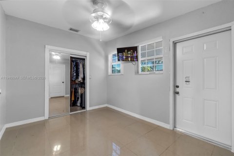 Casa en venta en Opa-locka, Florida, 3 dormitorios, 100.33 m2 № 1998233 - foto 20