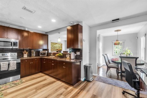 Casa en venta en Opa-locka, Florida, 3 dormitorios, 100.33 m2 № 1998233 - foto 11